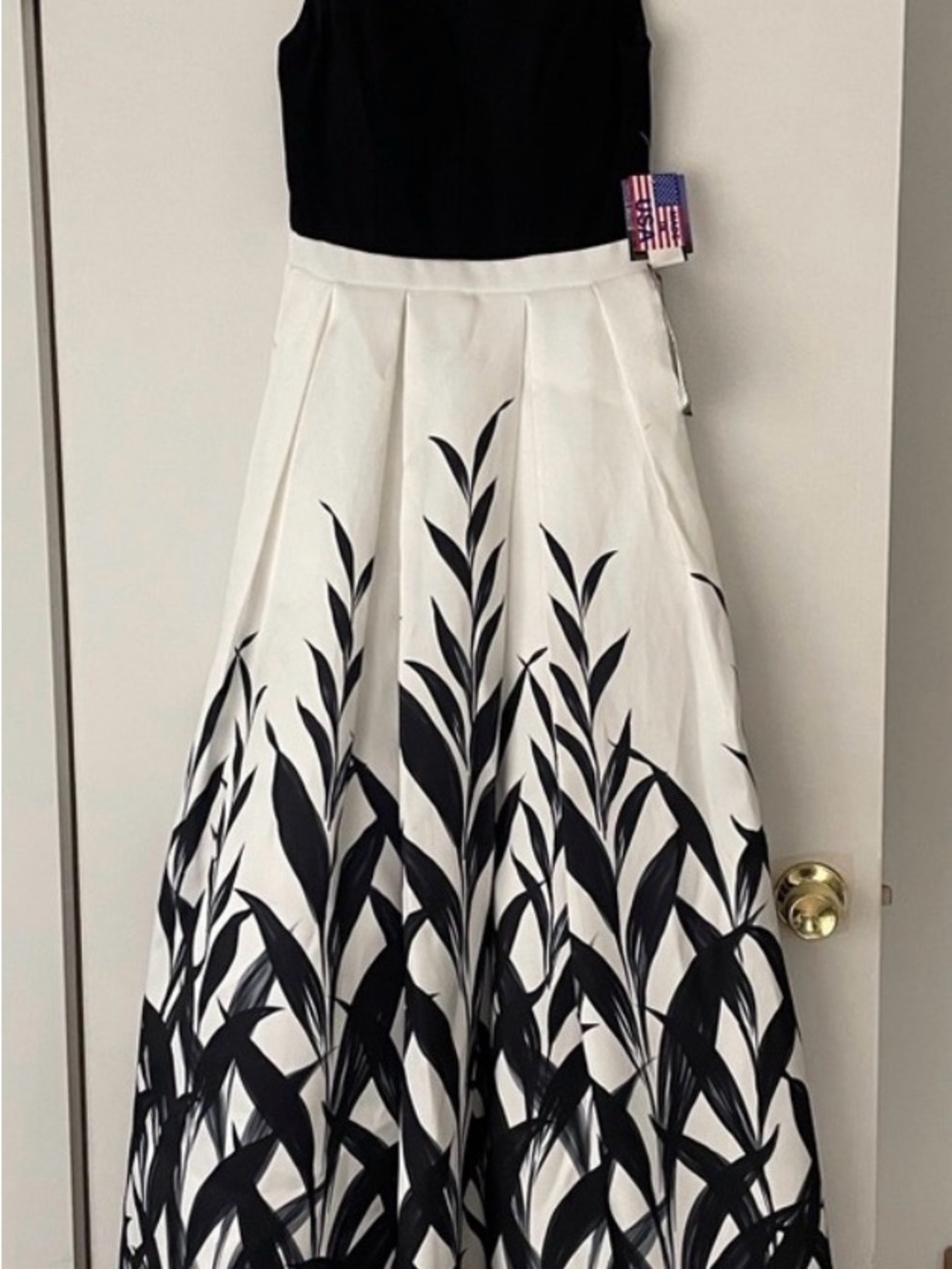 Black & White A-Line Maxi Skirt with Leaf Motif